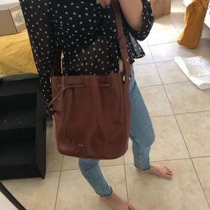 Sézane chic bucket bag in chocolate color!
